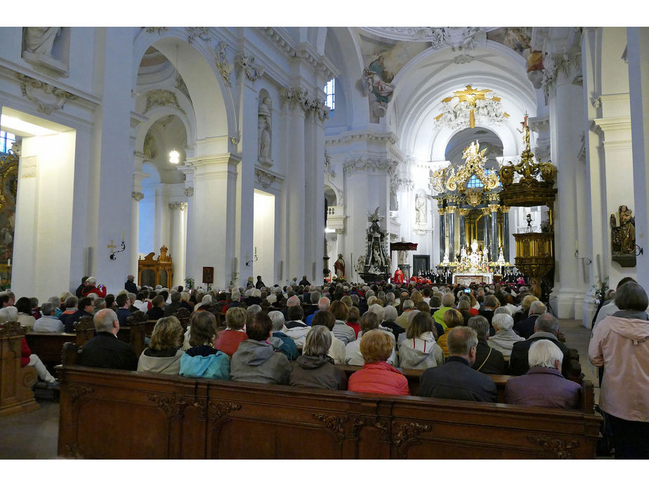 Abschlussvesper der Bischofskonferenz mit Austeilung des Bonifatiussegens (Foto: Karl-Franz Thiede)